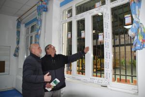 El Ayuntamiento de Ambite destina 35.000 euros a la renovación de todas las puertas y ventanas del colegio